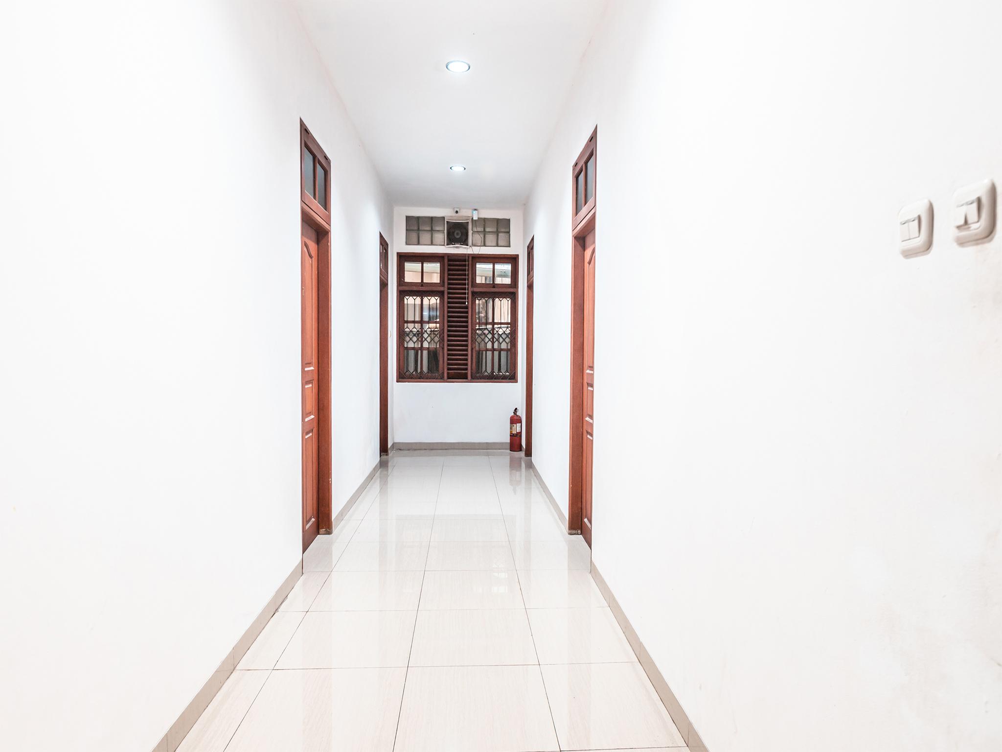Oyo 1990 Kost Kuningan Executive Boading House Setiabudi Jakarta Eksteriør bilde