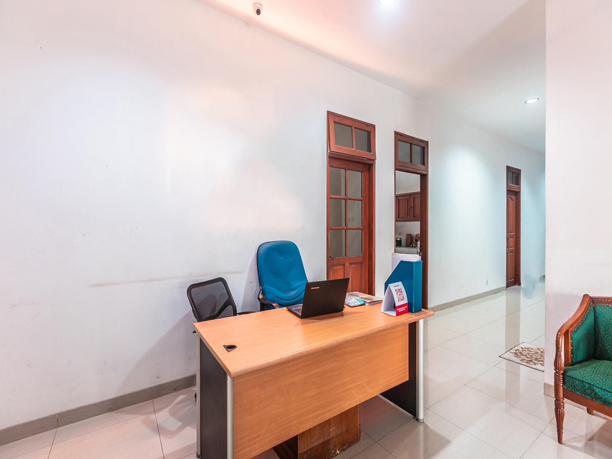 Oyo 1990 Kost Kuningan Executive Boading House Setiabudi Jakarta Eksteriør bilde